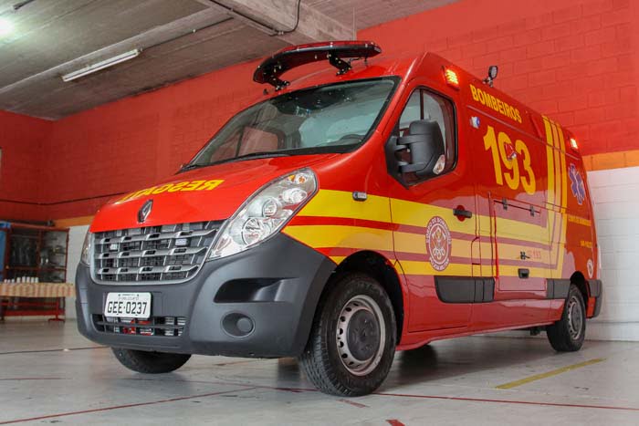 Motociclista sofre fratura exposta em colisão em Taubaté