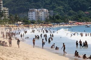 Homem morre afogado na praia Martim de Sá, em Caraguatatuba
