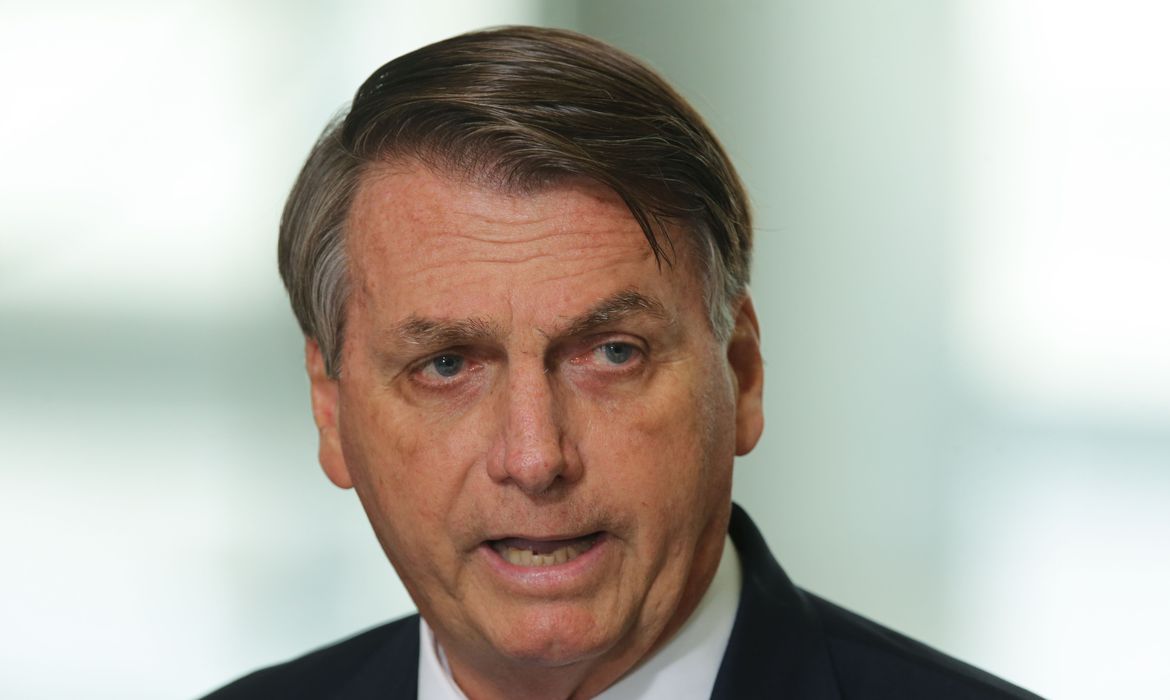 Bolsonaro cancela reuniões da manhã após dores abdominais; presidente passa por exames médicos no HFA
