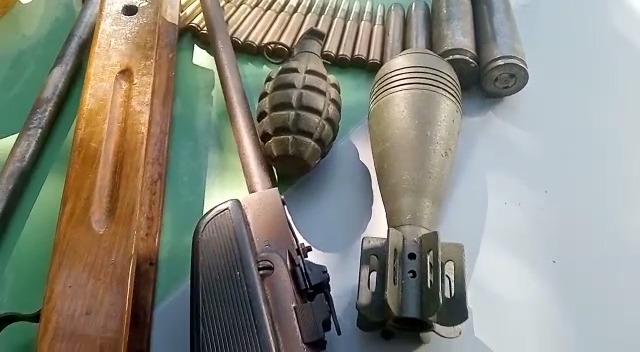 Pai e filho são presos com armas, granadas e munições no Parque Meia Lua em Jacareí