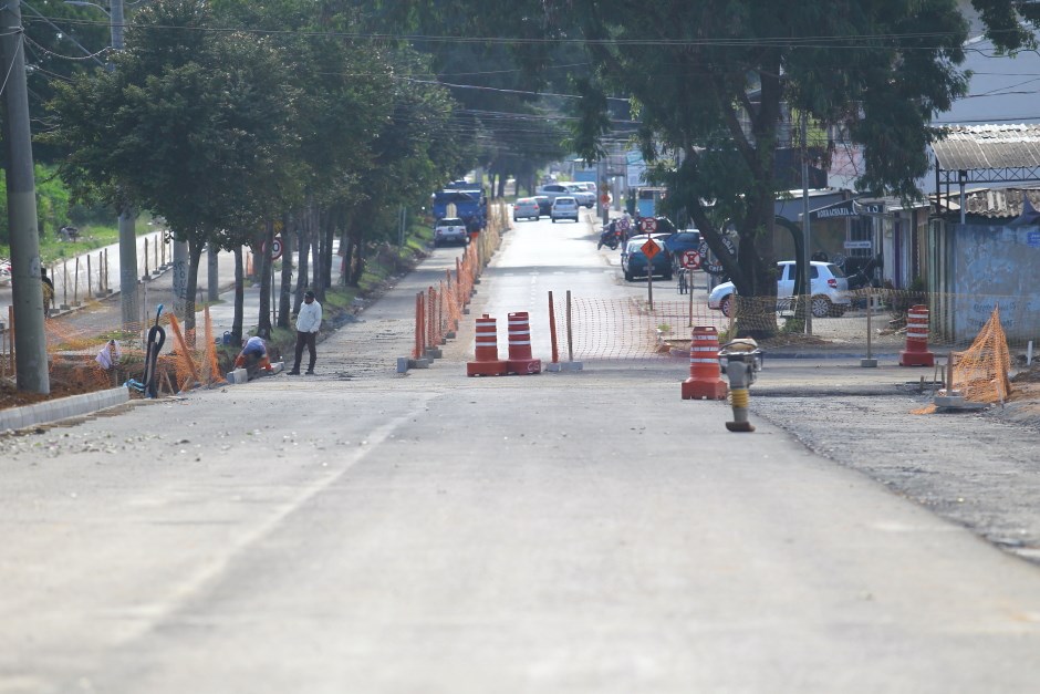 Estrada do Imperador terá interdição neste sábado para obras da Linha Verde em São José 