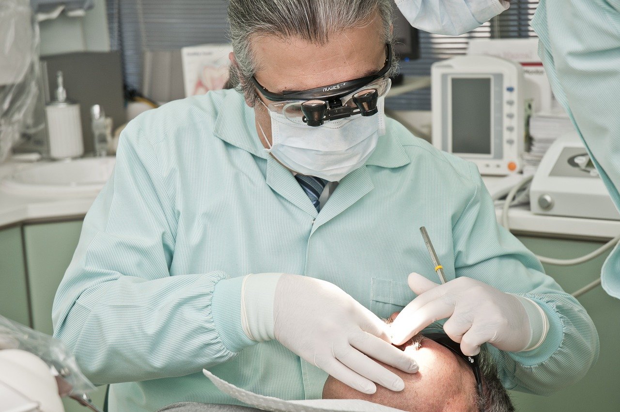 UNITAU e ITA fazem parceria para pesquisa sobre coronavírus em consultórios odontológicos