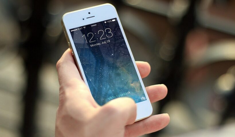 Cuidado com o celular! A cada dia, 2,7 mil brasileiros têm o aparelho furtado ou roubado
