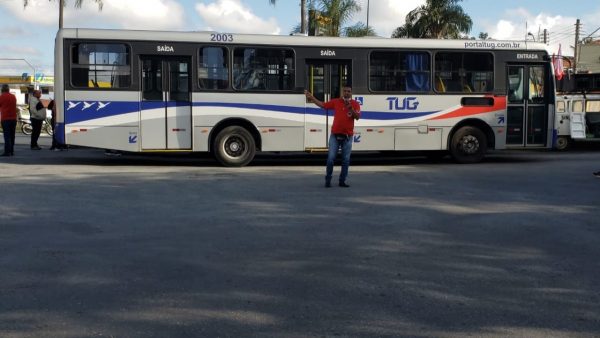 Motoristas e cobradores do transporte público entram em greve em Guaratinguetá 