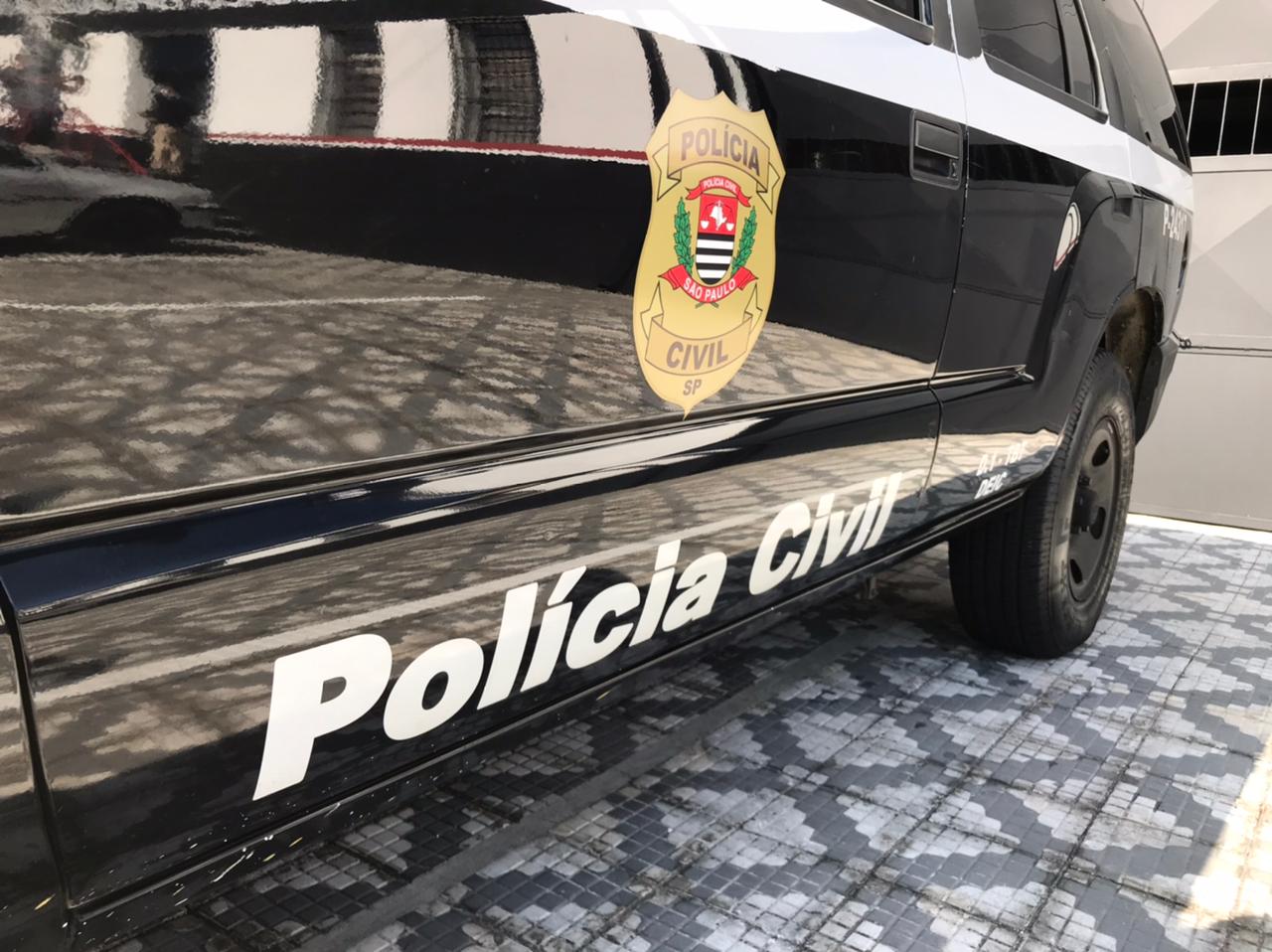 Jovem procurado por homicídio na capital é preso em Caçapava; mãe dele também foi presa por estelionato 