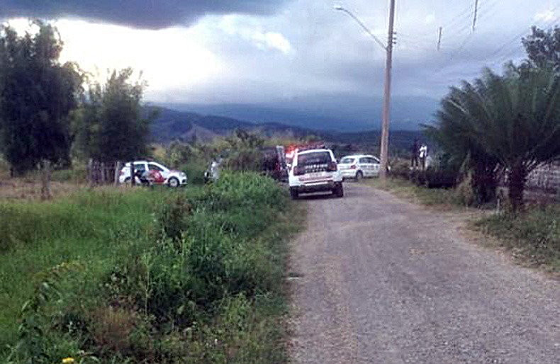 Mulher é encontrada morta com sinais de agressão e queimaduras em Pindamonhangaba 