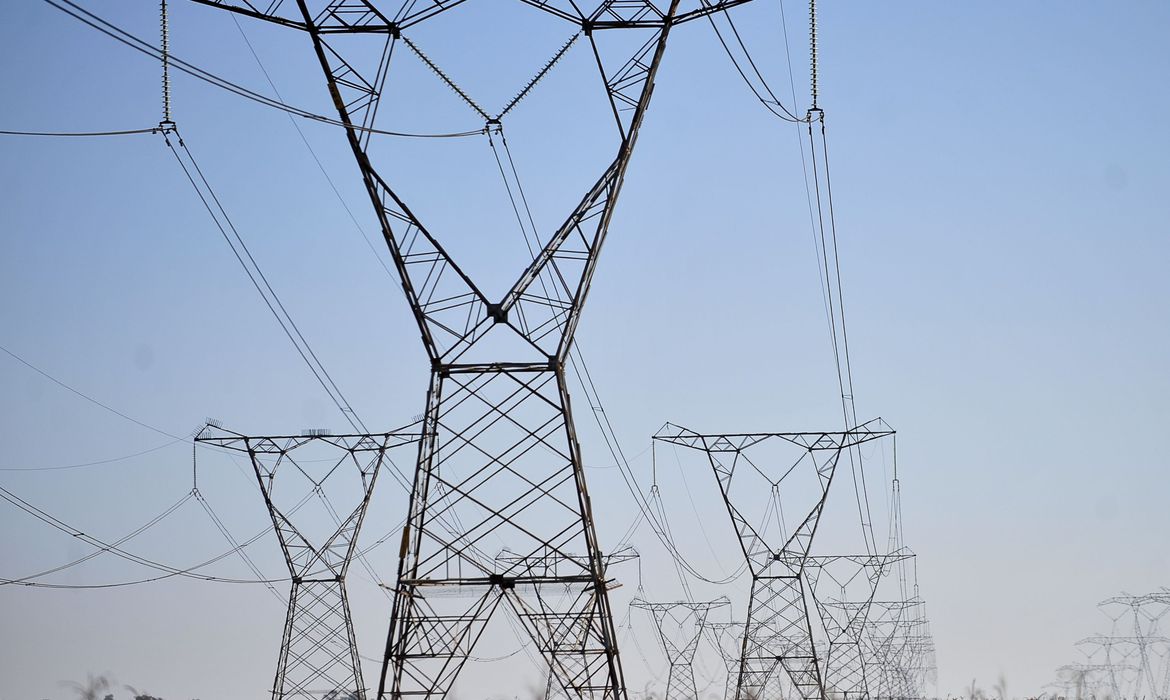 Aneel leiloa 515 km de linhas de transmissão de energia