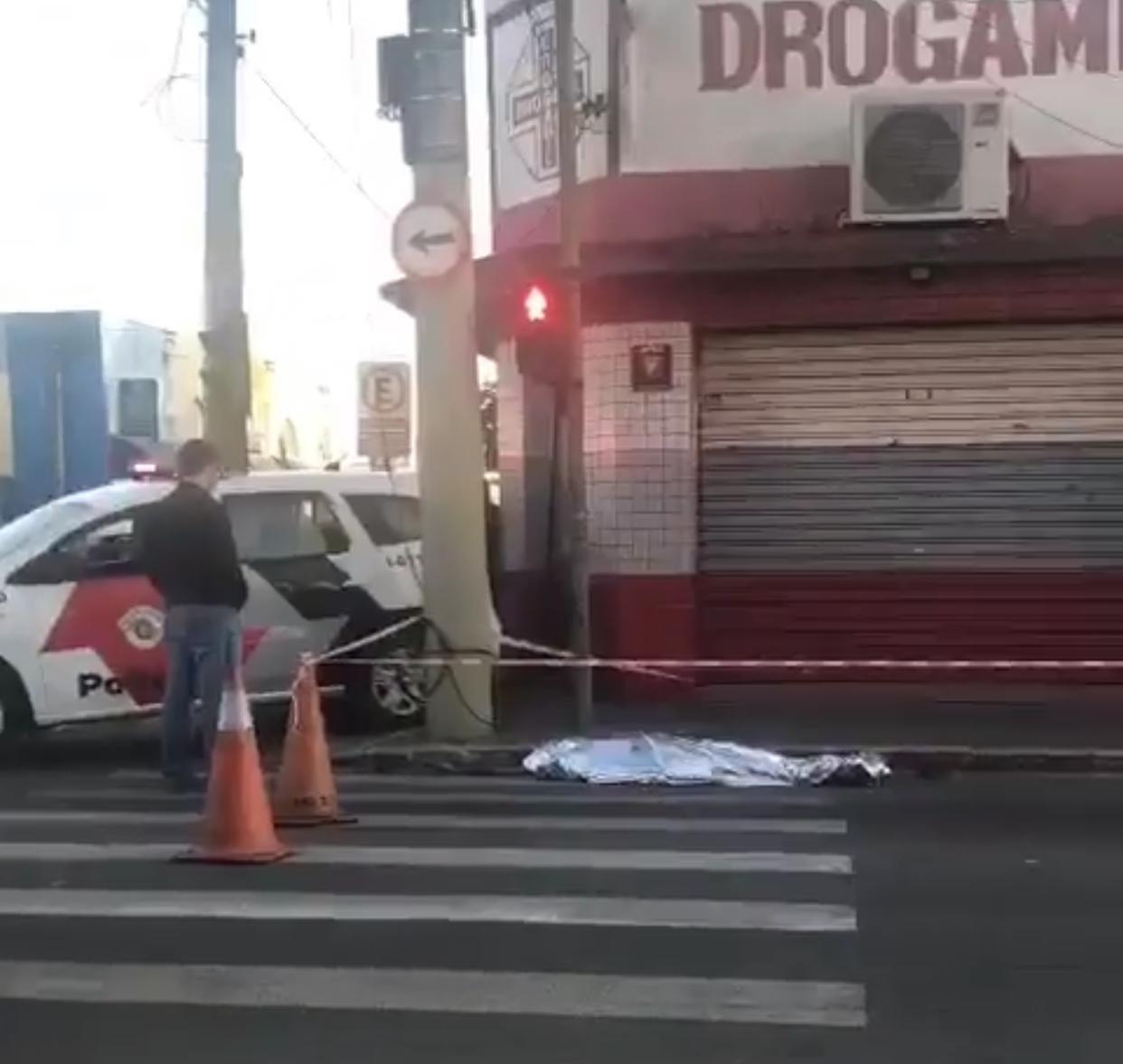 Idoso morre atropelado por motorista que fugia da polícia em São José