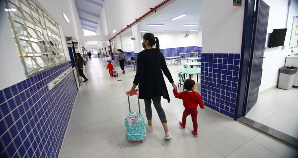 Educação de São José comemora avanço da imunização do setor e acompanha 79 casos de Covid-19 entre alunos
