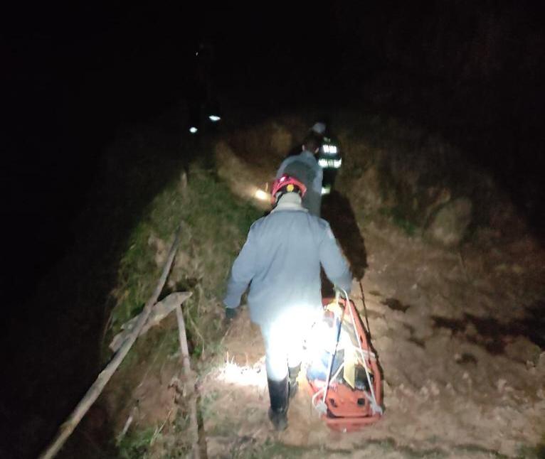 Pescador é regatado após cair em ribanceira na zona rural de Areias