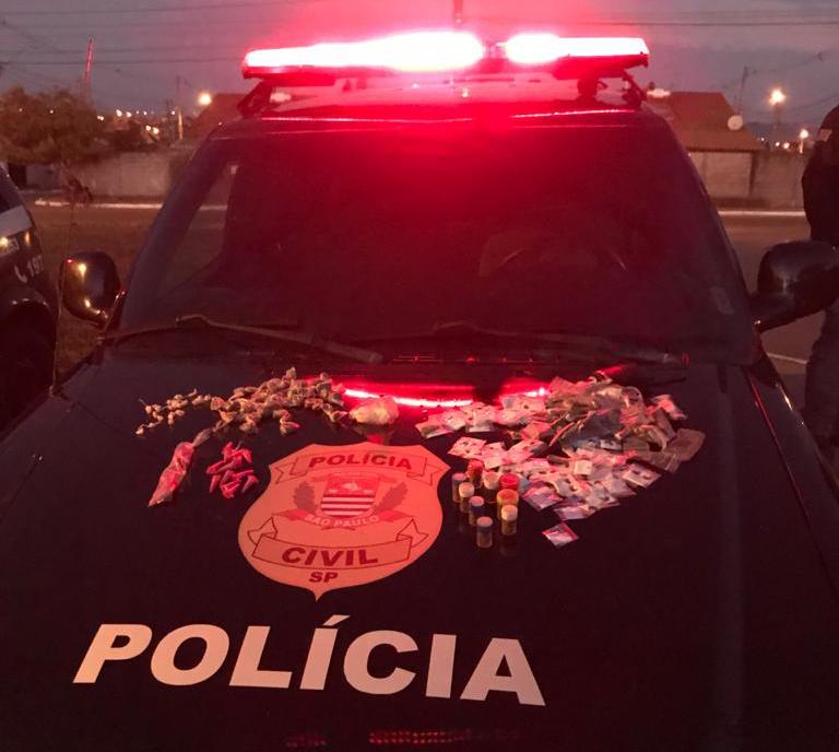 Durante operação, polícia apreende adolescente e prende homens por tráfico de drogas em Caçapava 