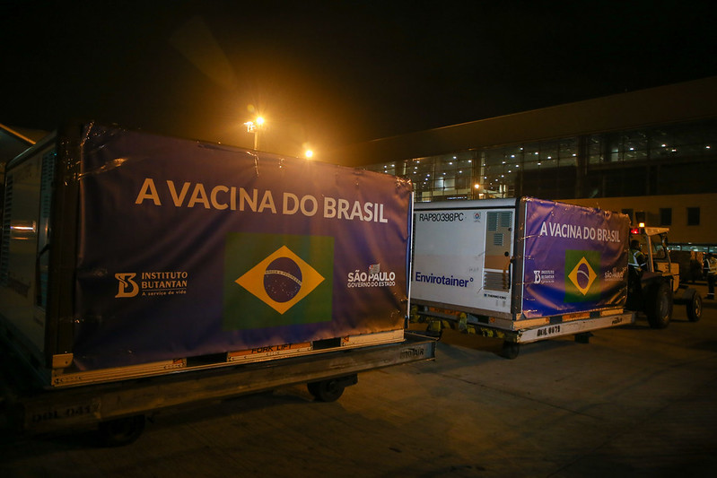 SP recebe lote de matéria-prima para fabricação de mais 4 milhões de doses da vacina do Butantan 