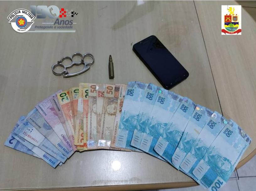 Casal é preso após tentar repassar dinheiro falso no centro de Silveiras