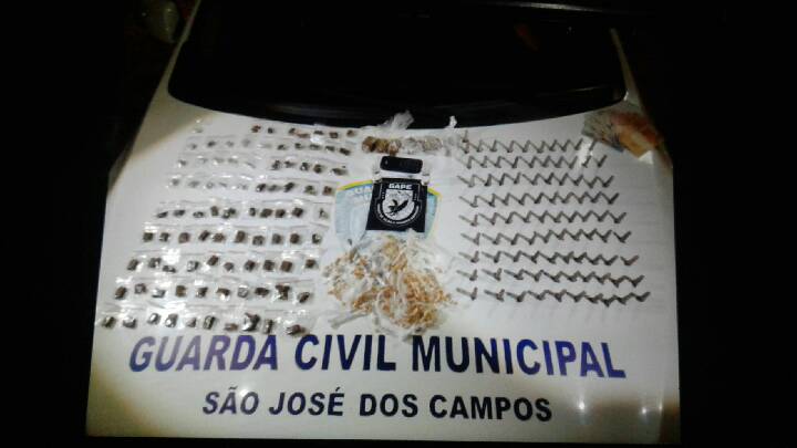 Homem é preso com porções de maconha, skank e lança-perfume na zona norte de São José