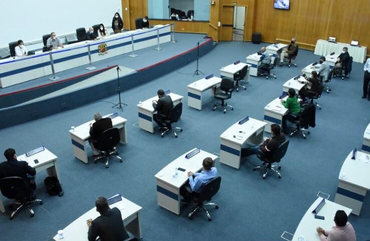 Câmara de SJC aprova alteração na idade mínima de aposentadoria dos servidores