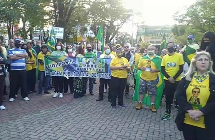 Manifestações pelo voto impresso reúnem apoiadores em Taubaté e São José