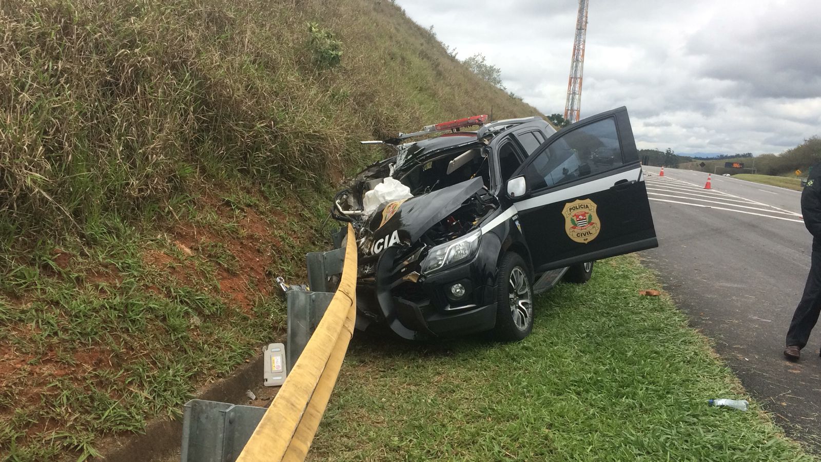 acidente carvalho pinto viatura policial