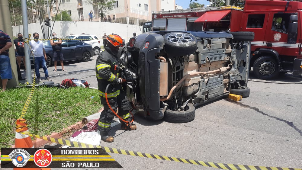 mulher capota carro cidade jardim são josé
