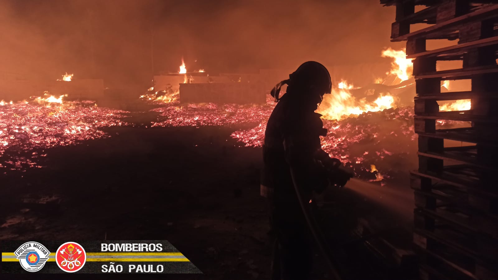 incêndio paletes caçapava