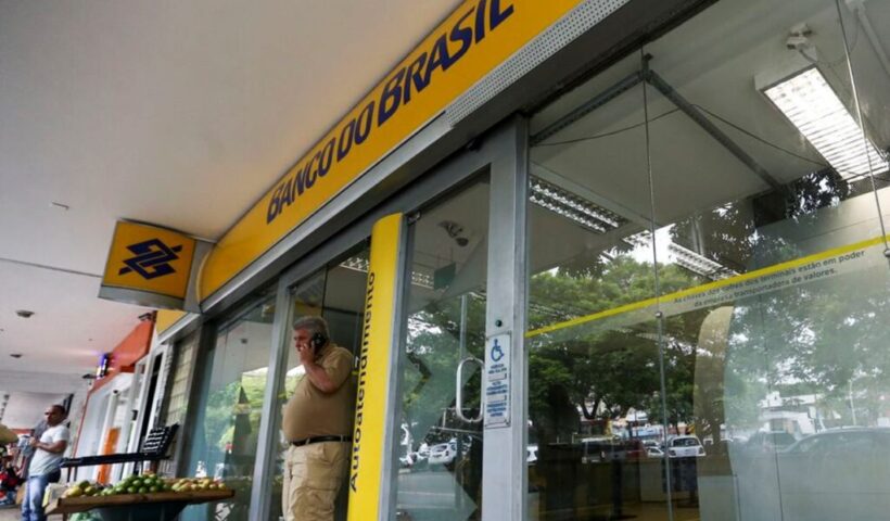 Bancos funcionam para o público até quinta-feira (30)