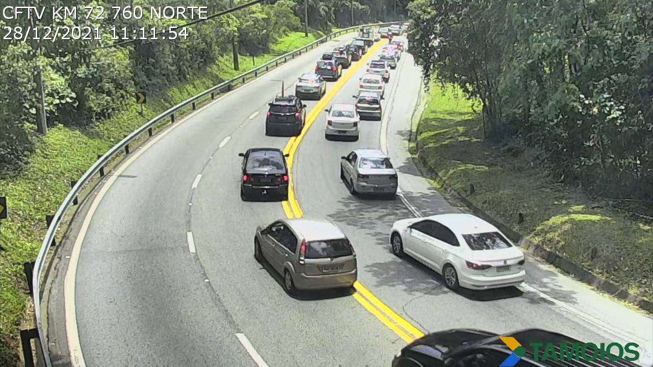 Tamoios trânsito engavetamento