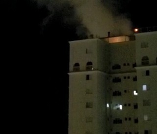 Incêndio em apartamento no 19º andar foi contido pelos bombeiros, em São José dos Campos