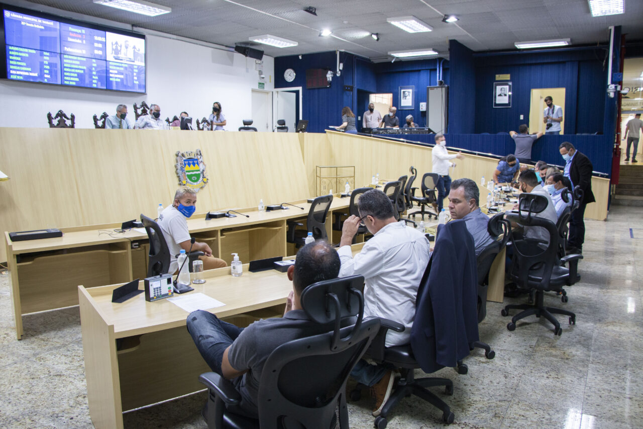 Foto: Vereadores no Plenário durante sessão do dia 30