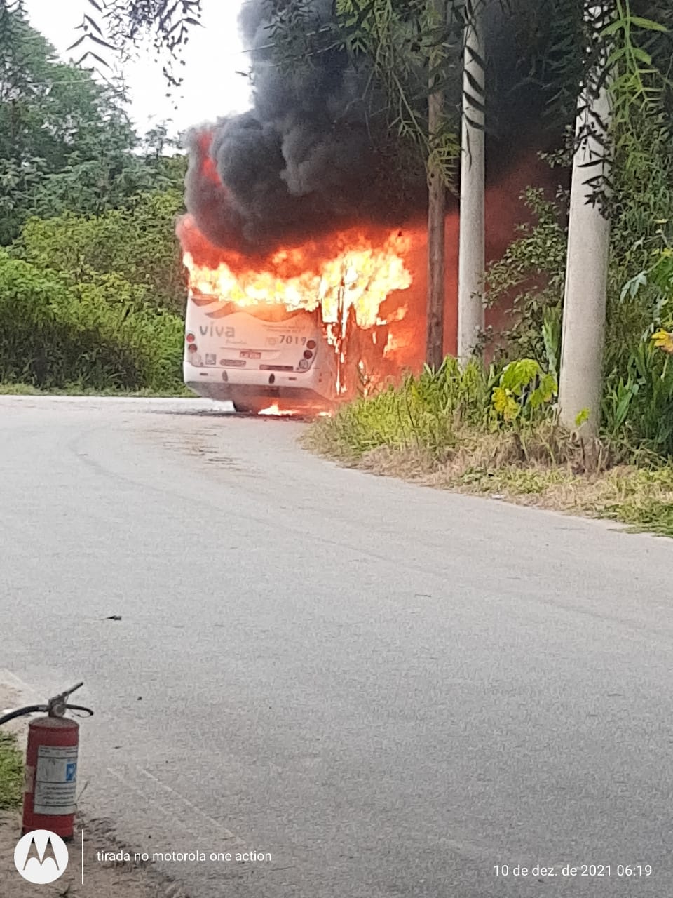 coletivo incendiado Pinda