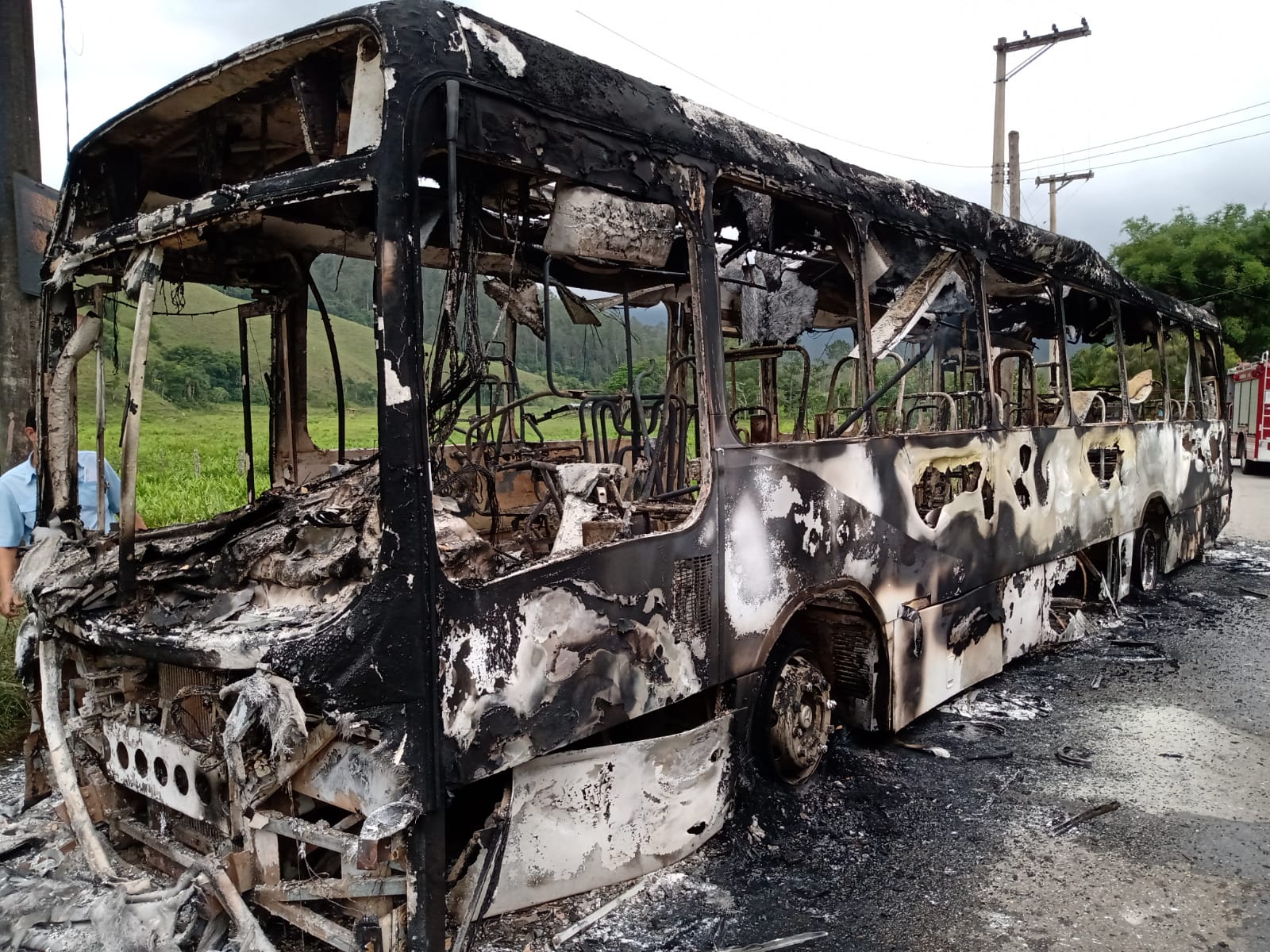 onibus queimado pinda