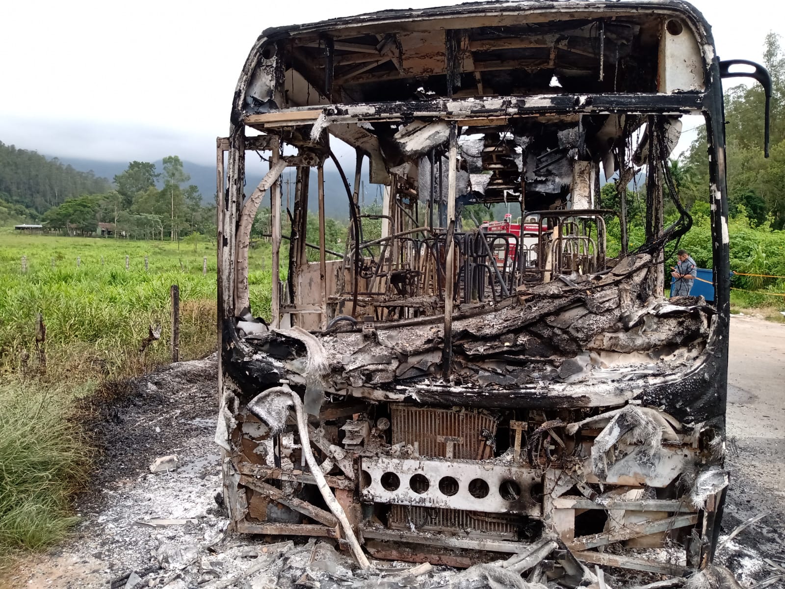 onibus queimado pinda