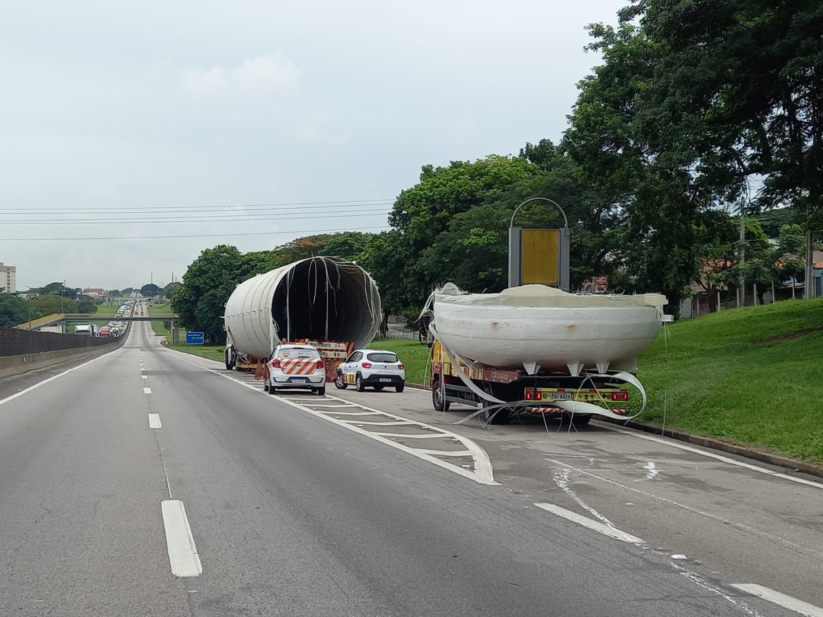 caminhão bate em viaduto na dutra taubaté