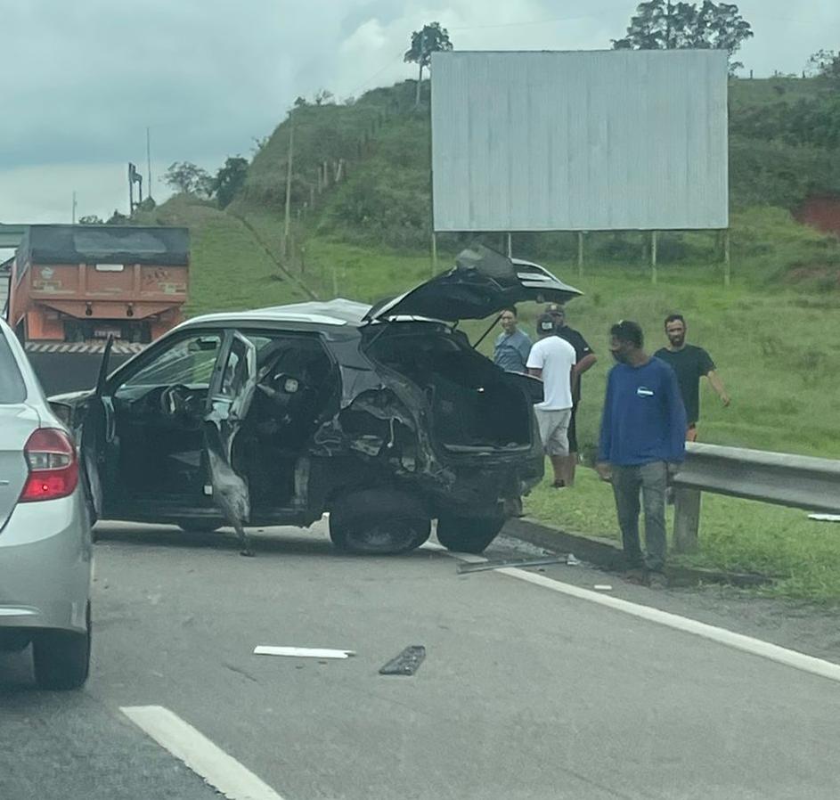 carro colisão dutra