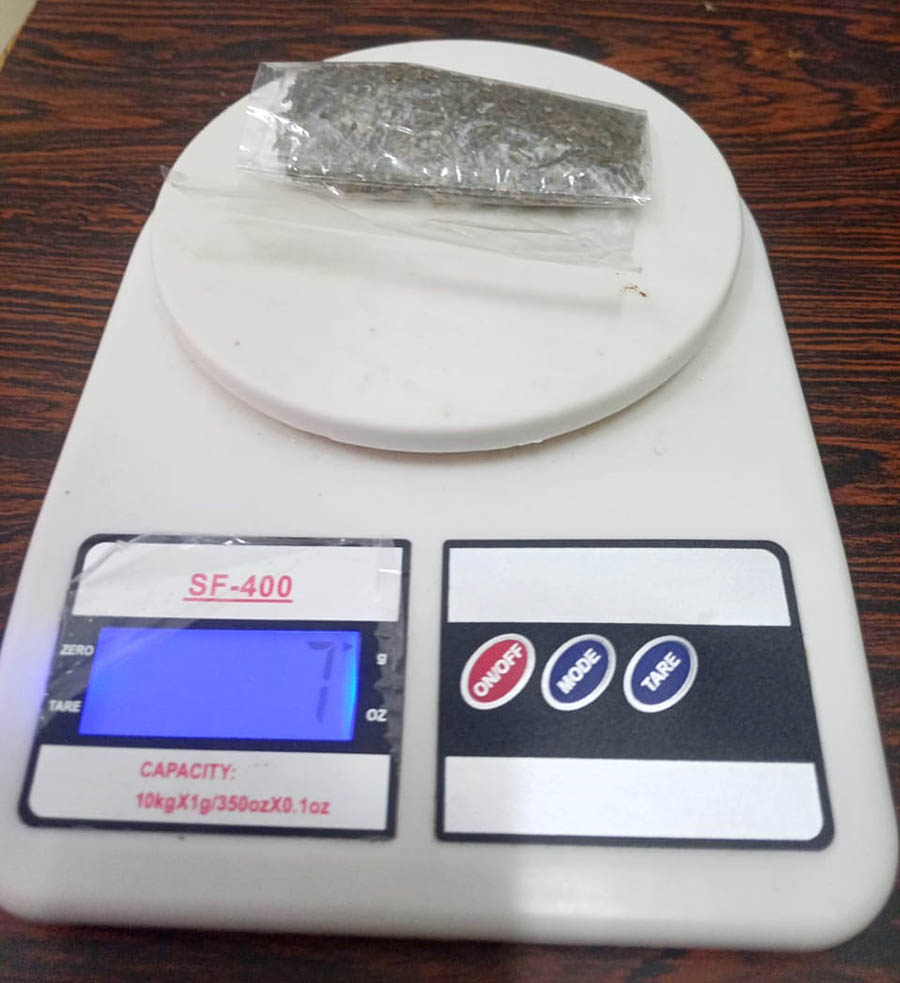 maconha no sutiã