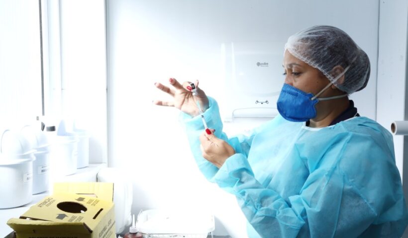 Vacinação com a Pfizer será retomada nesta quarta-feira