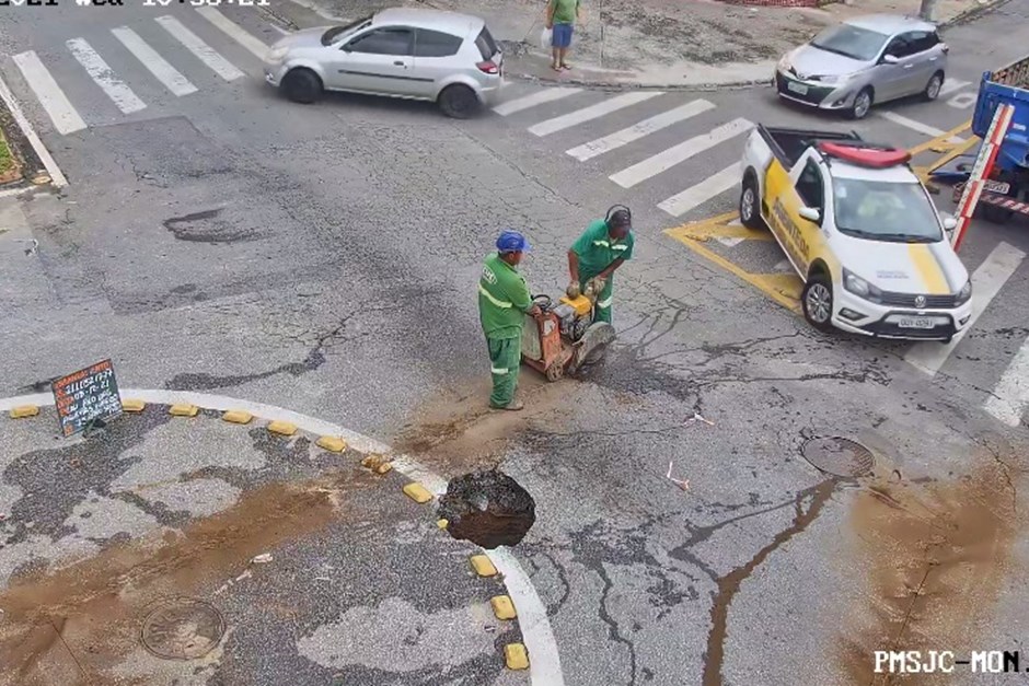 Manutenção interdita trecho de avenida no Altos de Santana