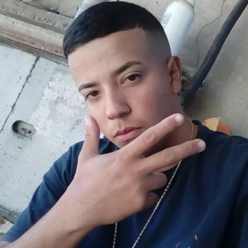 jovem corpo trocado velório jacareí