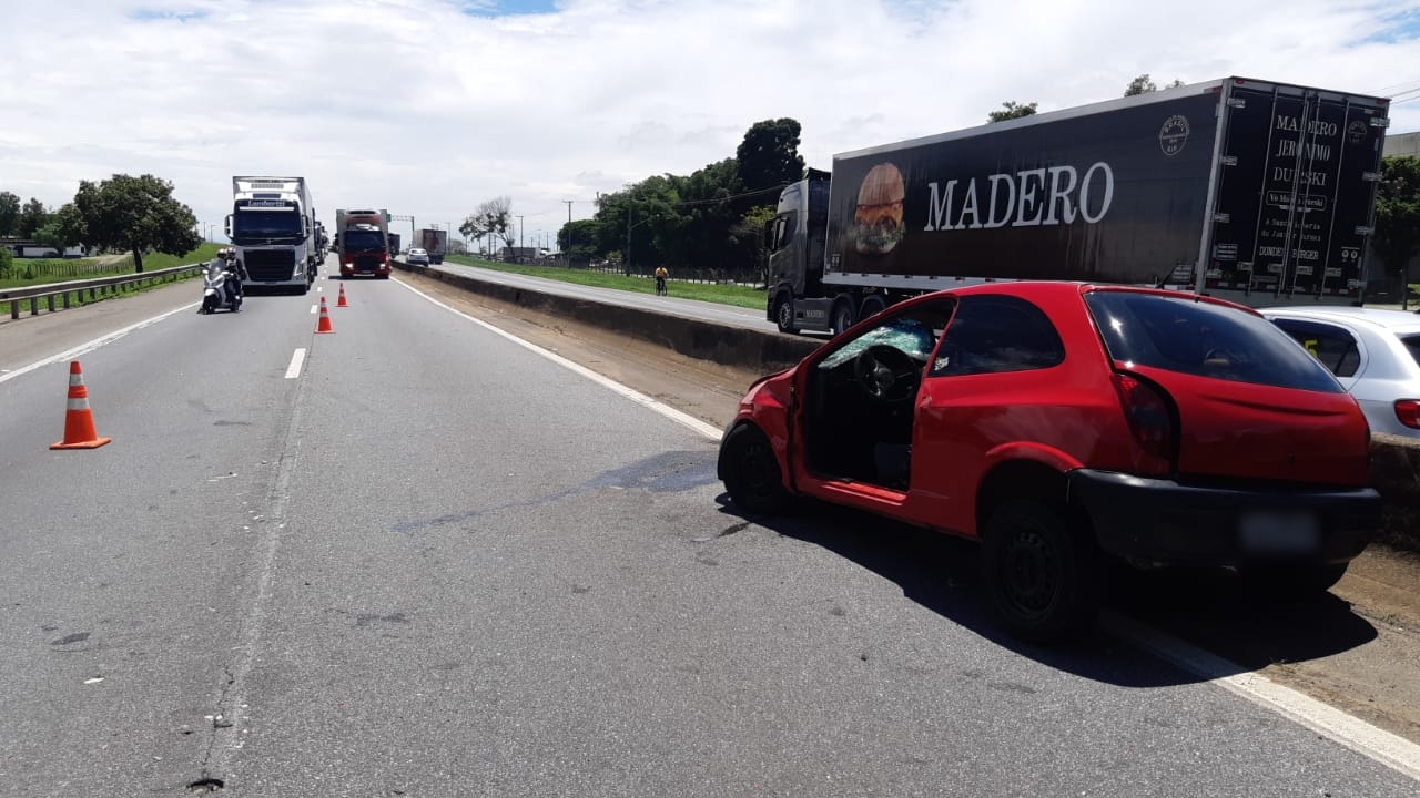 Acidente interdita Dutra em Lorena, no sentido São Paulo