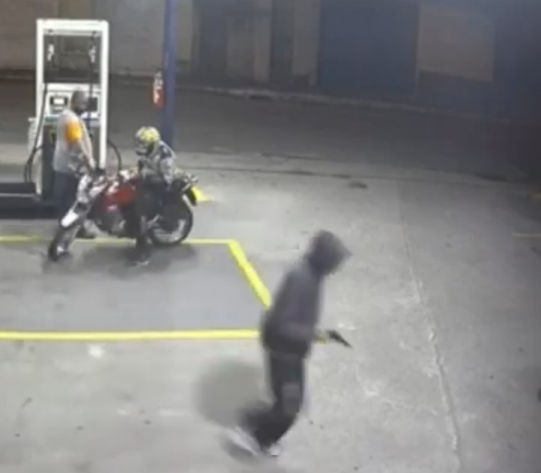 assalto em posto de gasolina em Guará deixa um policial civil baleado