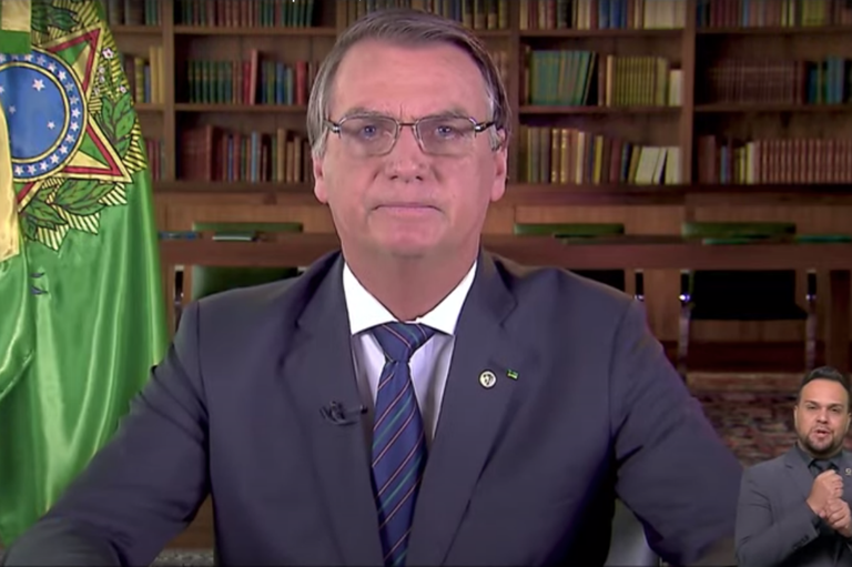 Bolsonaro daz pronunciamento oficial de final de ano (2021)