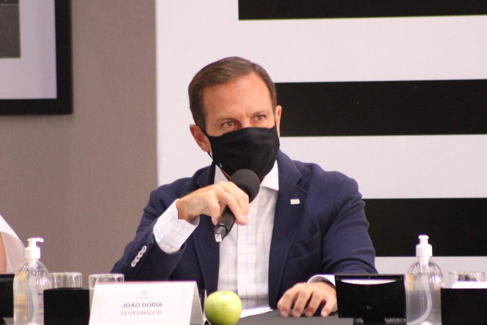 Doria assina decreto que obriga servidor estadual a comprovar vacinação