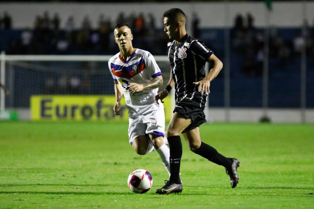Corinthians vende oResende por 2 a 1 no estãdio Martins Pereira, em SJC