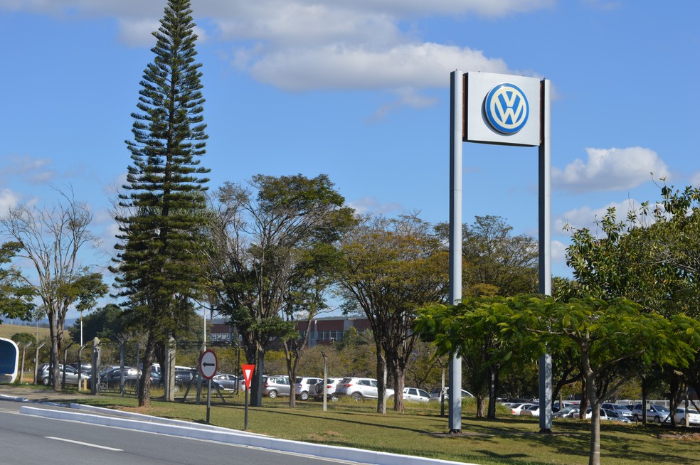 Fábrica da Volks em Taubaté, que suspendeu produção em três turnos nesta sexta-feira, por falta de peças