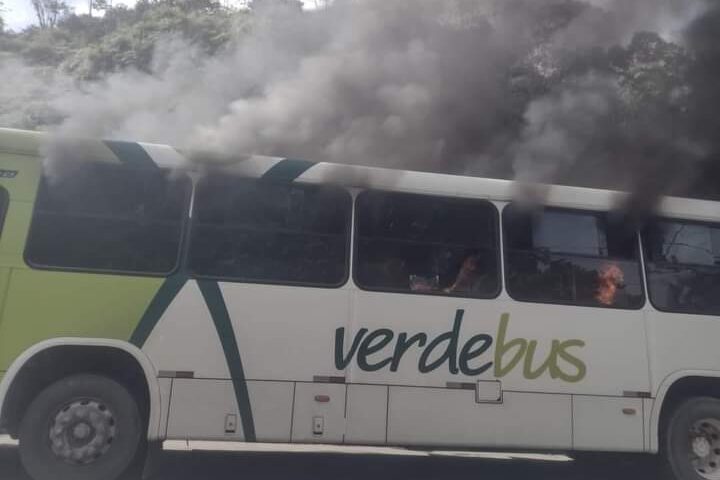 Retaliação de bandidos acaba provocando incêndio em coletivo, em Ubatuba