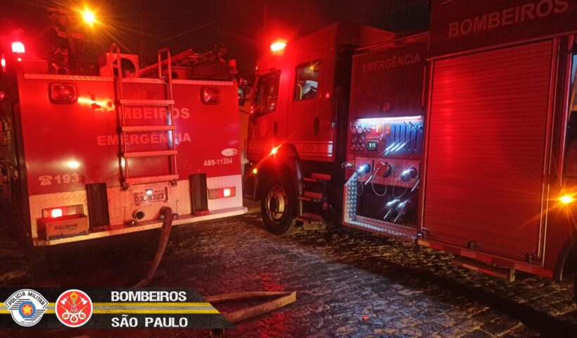 depósito reciclável aparecida pega fogo