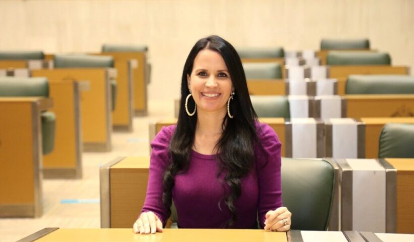 Letícia aguiar