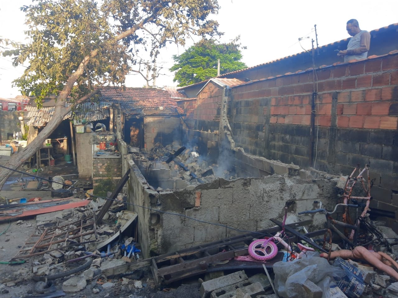casa incendiada por criança em taubaté