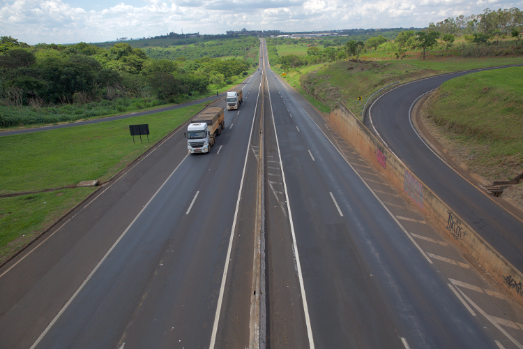 transporte custo brasil