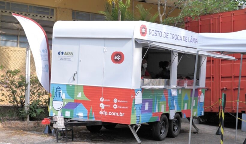 Jacareí e Jambeiro recebem unidade móvel da EDP para substituir lâmpadas de maior consumo por LED