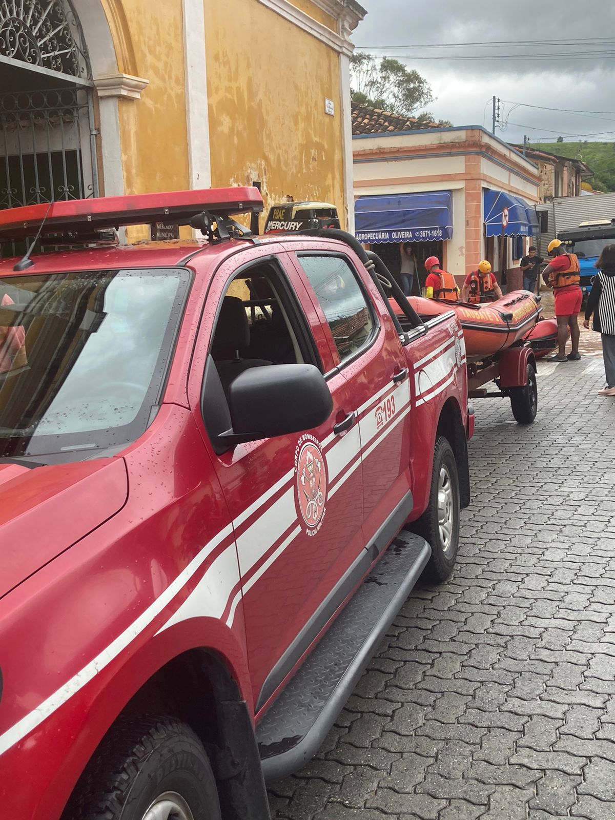 rio paraitinga transborda