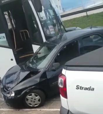 Engavetamento na Av. Tancredo Neves em São José dos Campos deixa uma vítima ferida